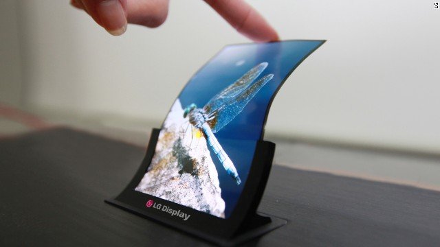 Gata cu prototipurile! LG anunţă primul smartphone cu ecran flexibil