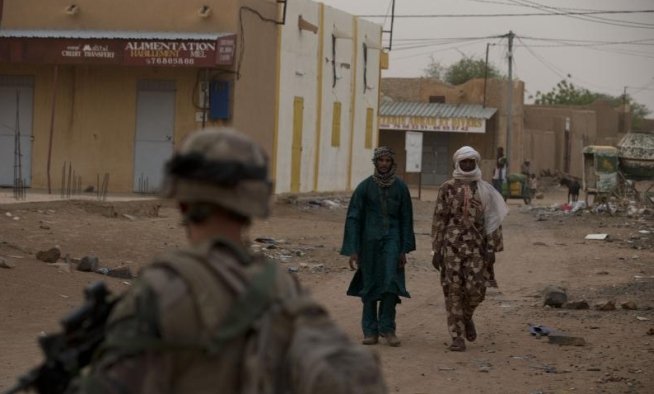 Ministrul francez de Externe: Doi jurnalişti RFI au fost RĂPIŢI şi UCIŞI în Mali