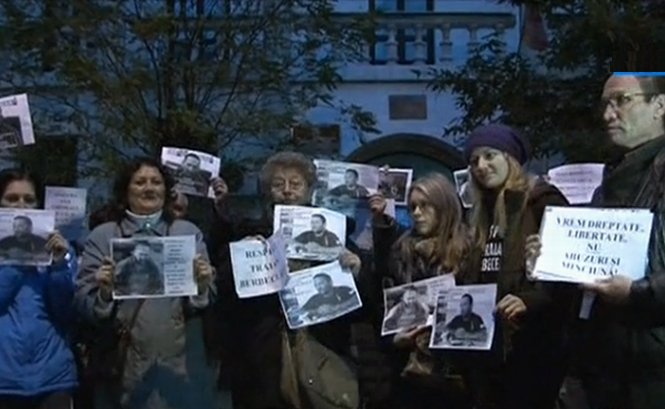 Zeci de oameni au protestat la Deva pentru eliberarea lui Traian Berbeceanu