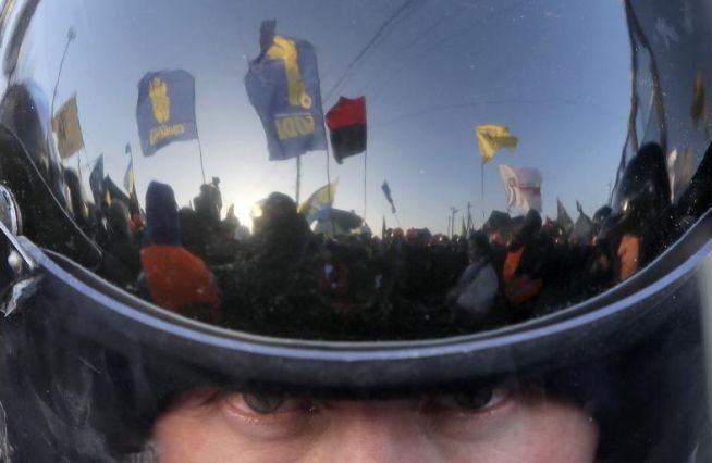 Aproximativ 50.000 de oameni PROTESTEAZĂ la Kiev, după ce un lider al opoziţiei a fost BĂTUT