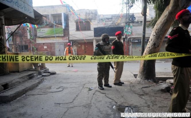 Cel puţin nouă persoane au murit într-un atac sinucigaş împotriva cartierului general al armatei pakistaneze