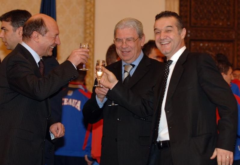 Traian Băsescu refuză GRAŢIEREA lui Gigi Becali