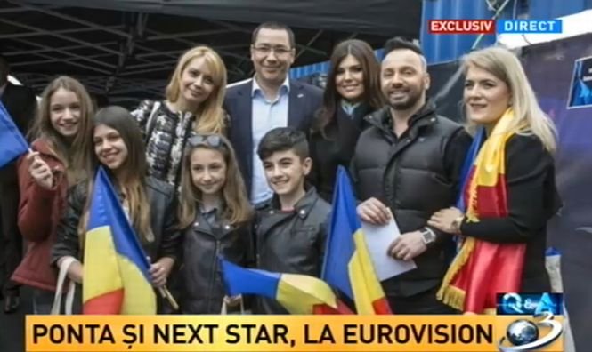 Victor Ponta s-a fotografiat, la Copenhaga, alături de reprezentanţii României la Eurovision