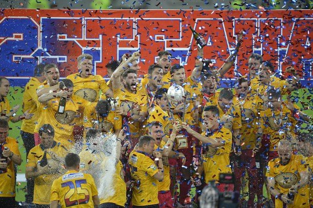 Steaua a primit trofeul de campioană a Ligii I, după o festivitate spectaculoasă. Roş-albaştrii, premiaţi de Ilie Năstase, Larisa Iordache şi Octavian Bellu
