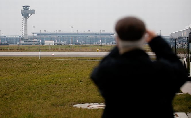 Treabă nemţească! Aeroportul din Berlin a angajat un inginer FALS pentru sistemul antiincendiu