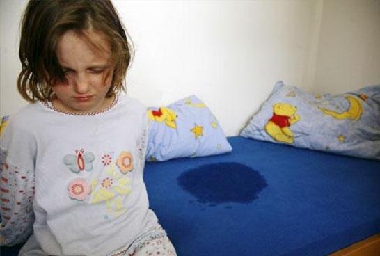 Enurezisul la copii: ce semnifică udarea patului?