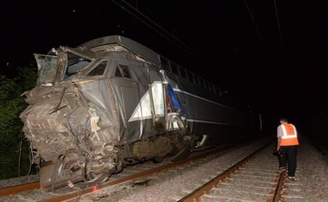 TGV, implicat într-un accident feroviar în Franţa. 40 de persoane au fost rănite