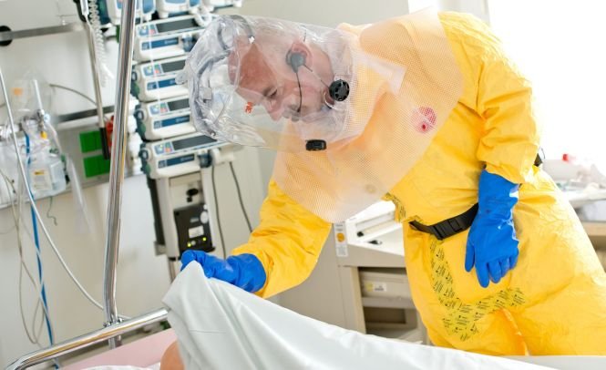 Infirmieră infectată cu Ebola în Spania. Este primul caz de îmbolnăvire în afara Africii