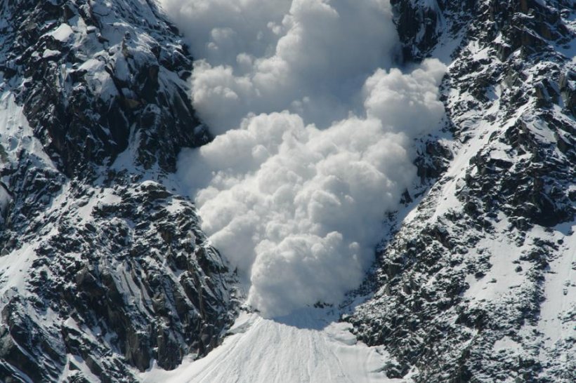 Risc însemnat de avalanşă la peste 1.800 de metri în masivele Bucegi şi Făgăraş