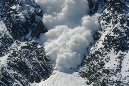 Cod galben de ninsori şi viscol în sudul ţării, risc însemnat de avalanşe în Făgăraş şi Bucegi