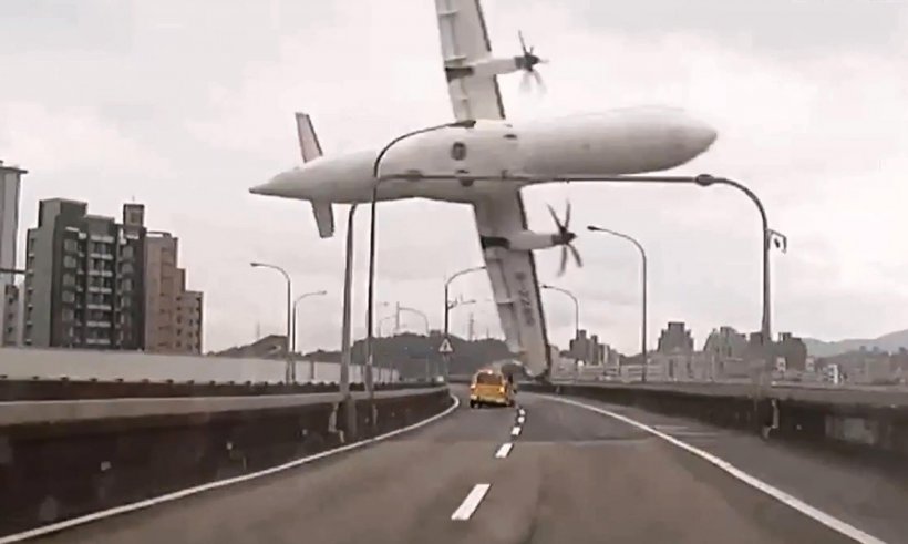 Imaginea TULBURĂTOARE găsită de salvatori. Cum a fost descoperit PILOTUL avionului prăbuşit în Taipei