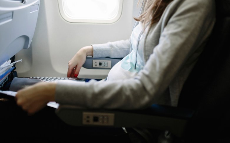 Ce se întâmplă când o femeie gravidă se urcă în avion. Acesta este sfatul medicilor