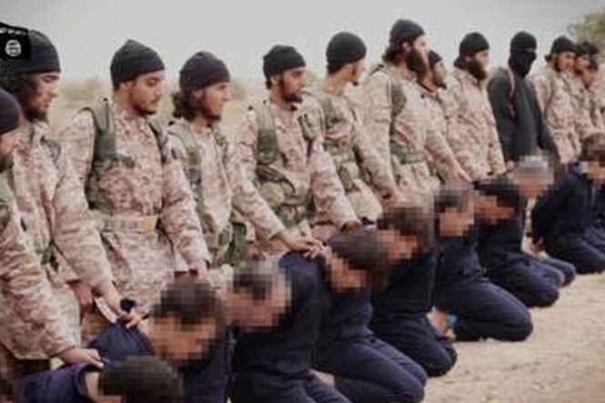 Zece bărbaţi suspectaţi de spionaj, decapitaţi de membri ai organizaţiei teroriste Stat Islamic