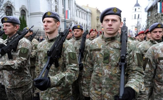 Lituania reintroduce serviciul militar obligatoriu