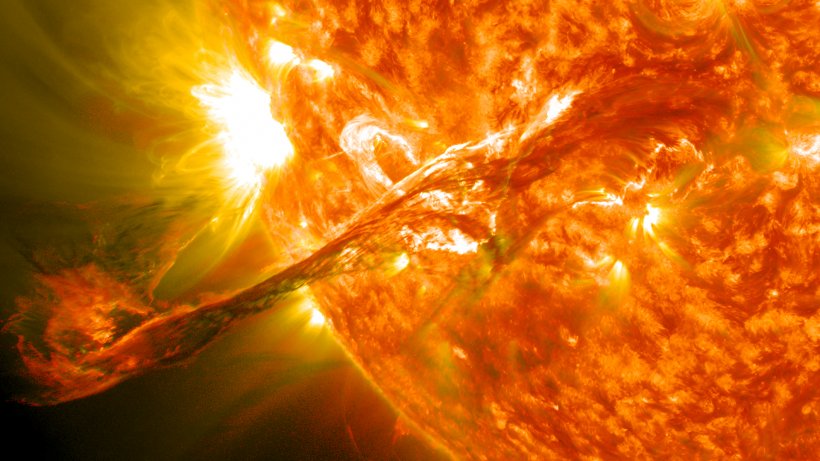 Prima explozie solară extrem de puternică din 2015 a avut loc ieri: &quot;A fost îndreptată direct spre Pământ&quot;