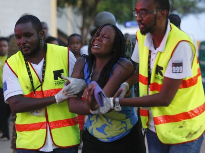 Atac terorist fără precedent într-o universitate din Kenya. 147 de oameni au fost ucişi şi alţi 79, răniţi