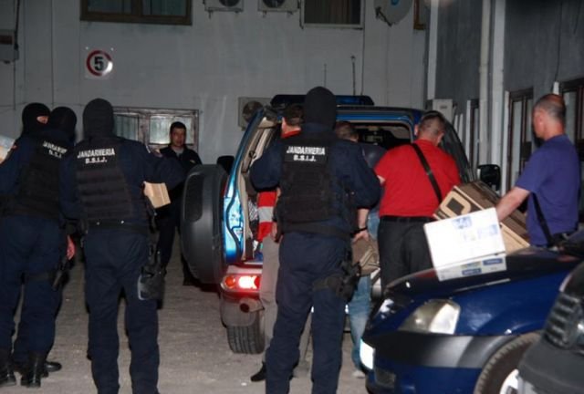 Prejudiciu de 3 milioane de euro la evazioniştii cu îmbrăcăminte și încălțăminte. Mai multe percheziţii au avut loc