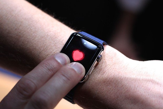 Aplicaţia pentru Apple Watch care îţi găseşte perechea în funcţie de bătăile inimii 