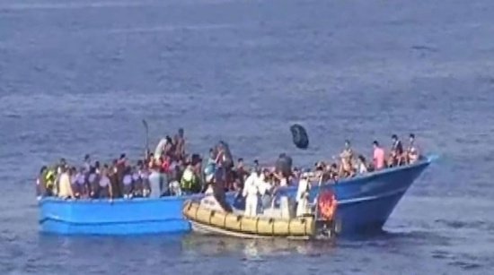Amplă operaţiune de salvare. Paza de coastă italiană încearcă să salveze circa 3.000 de imigranţi pe Marea Mediterană 
