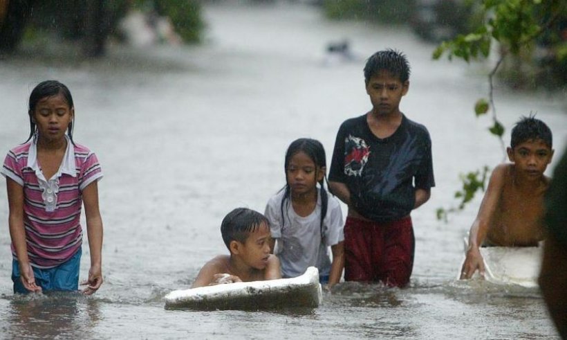 Mii de persoane au fost evacuate din calea taifunului Koppu