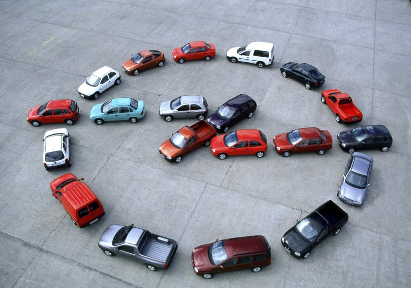 Opel, în malaxorul scandalului emisiilor poluante. Ce spune constructorul auto