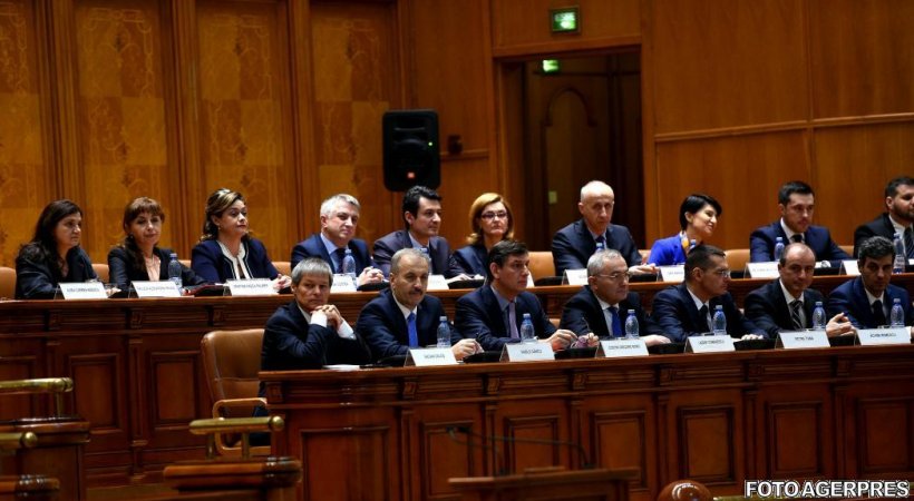 Guvernul Dacian Cioloș a primit votul Parlamentului. 389 de voturi pentru,115 voturi împotrivă