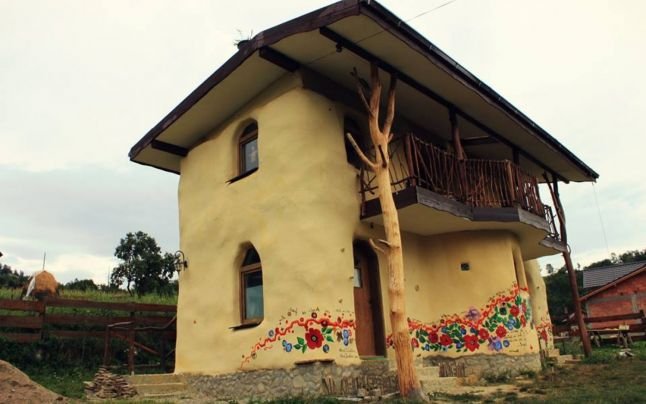 Casa din România care i-a fascinat pe străini. Oamenii vin de la mii de kilometri ca să o vadă