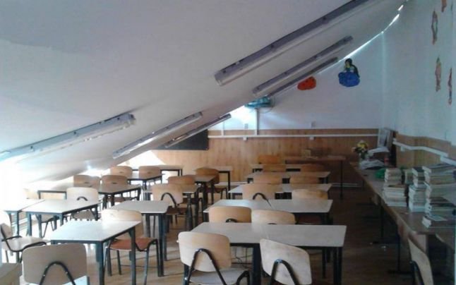 Tavanul unei şcoli din Vaslui s-a prăbuşit. Explicaţia, după reabilitări de 700.000 lei: &quot;A bătut vântul&quot;