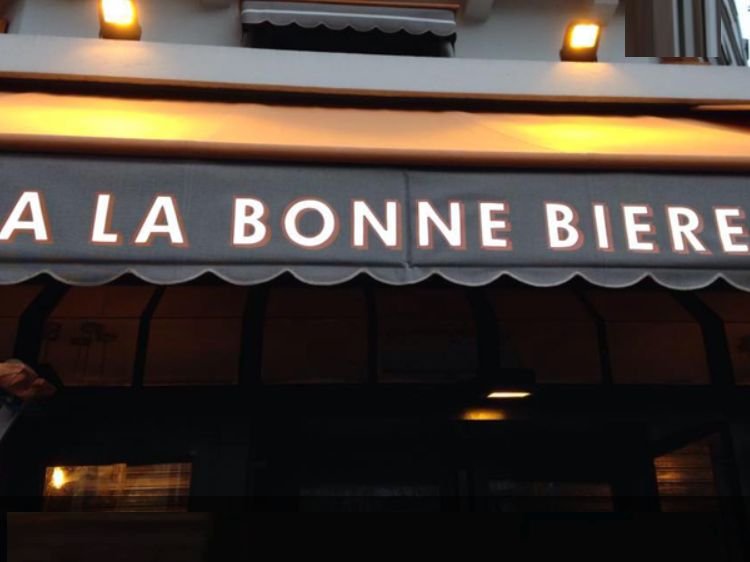 Cafeneaua pariziană atacată de terorişti și-a redeschis porțile. Cu ce mesaj și-a întâmpinat clienții