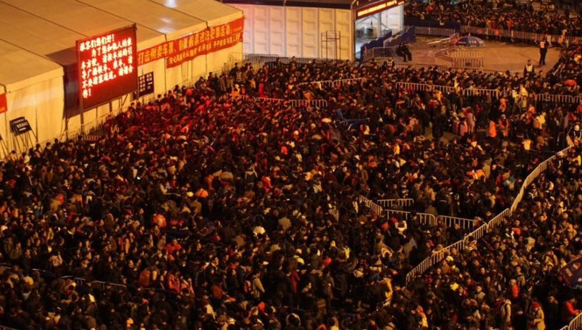 Imagini uluitoare. Zăpada din China a blocat 150.000 de oameni în staţia feroviară Guangzhou - VIDEO