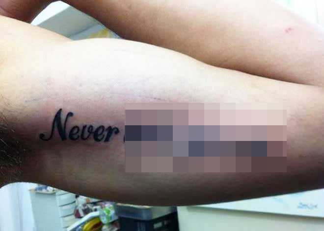 A vrut să își facă un tatuaj motivațional, dar s-a făcut de râs pe viață. Ce penibilitate și-a desenat tipul ăsta