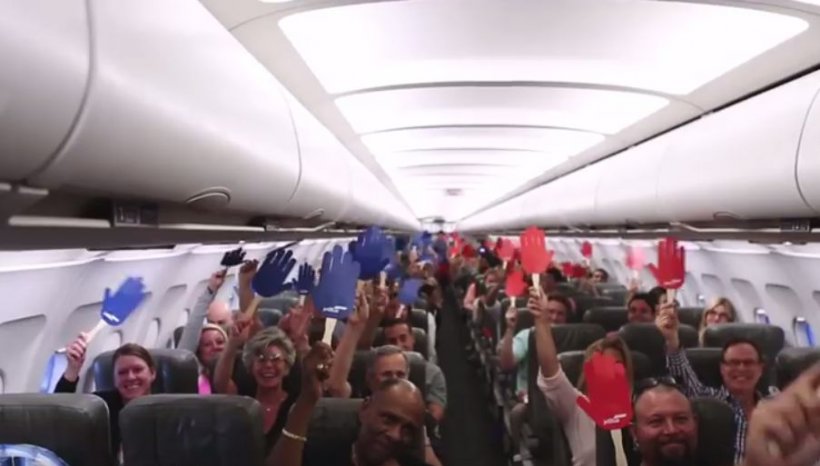 Ce se întâmplă când 150 de pasageri ai unui avion încearcă să se pună de acord. Miza este uriașă
