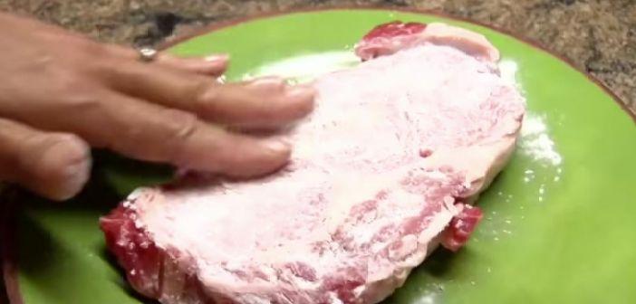 VIDEO - A pus bicarbonat pe o bucata de carne! Ce s-a intamplat imediat dupa 132