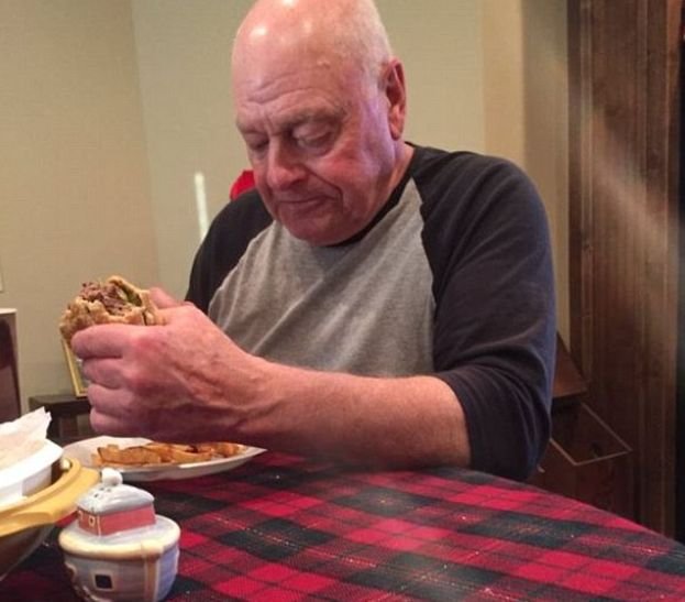 Un bunic a pregătit 12 hamburgeri pentru cei 6 nepoți ai săi. Ce s-a întâmplat apoi este îngrozitor. Mii de oameni, în lacrimi după ce au văzut imaginile