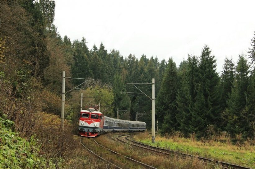 CFR Călători: Zece trenuri anulate din cauza ploilor abundente