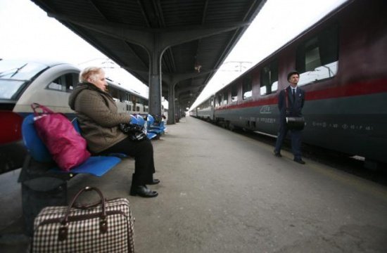 Un tren care a plecat din Arad cu destinația Mangalia a înregistrat o ÎNTÂRZIERE de aproximativ 500 minute