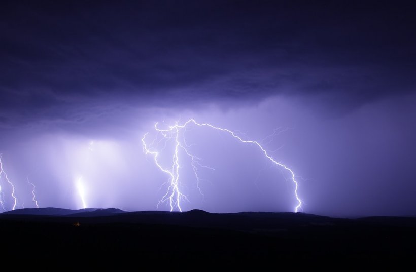 Fenomene meteo extreme anunțate de meteorologi. Prognoza meteo pentru luni și marți