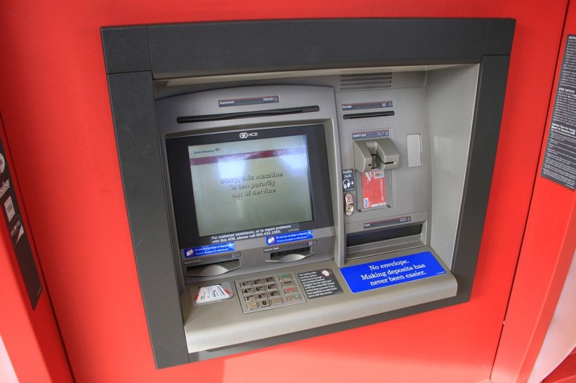 Cum să verifici dacă bancomatul are montat un dispozitiv de clonarea cardurilor