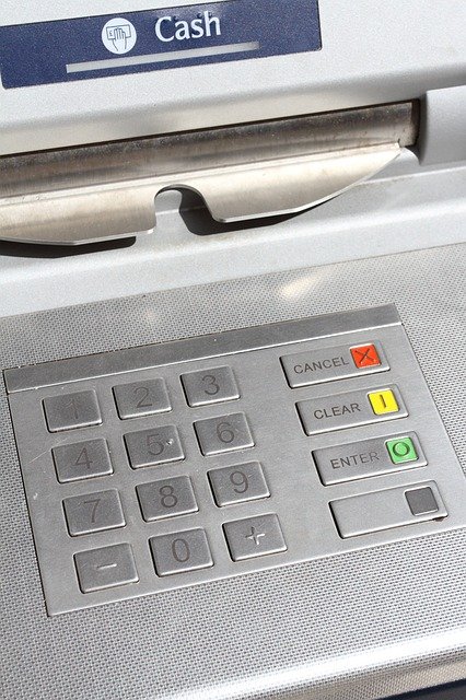 Cum să verifici dacă bancomatul are sau nu montate dispozitive pentru clonarea cardurilor de credit