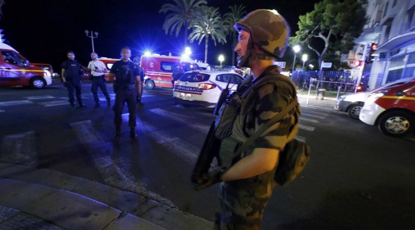 Francois Hollande s-a întors la Paris, pentru a conduce celula de criză, în urma celui mai recent atentat terorist