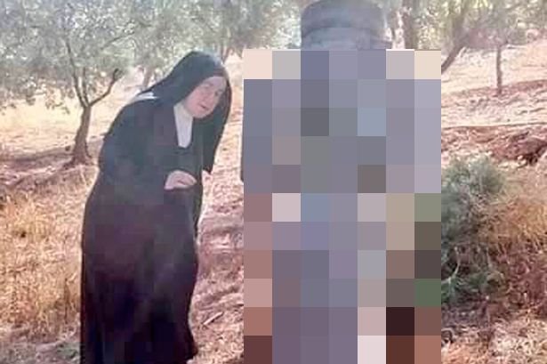 Imaginea care arată adevărata față a războiului civil din Siria. Ce a găsit o călugăriță în grădina unei mănăstiri