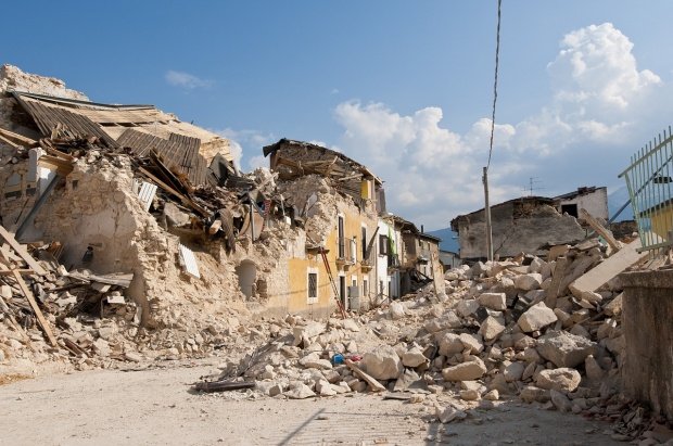 Cutremurul din Italia s-a produs după ce o bucată din scoarţa terestră s-a scufundat jumătate de metru