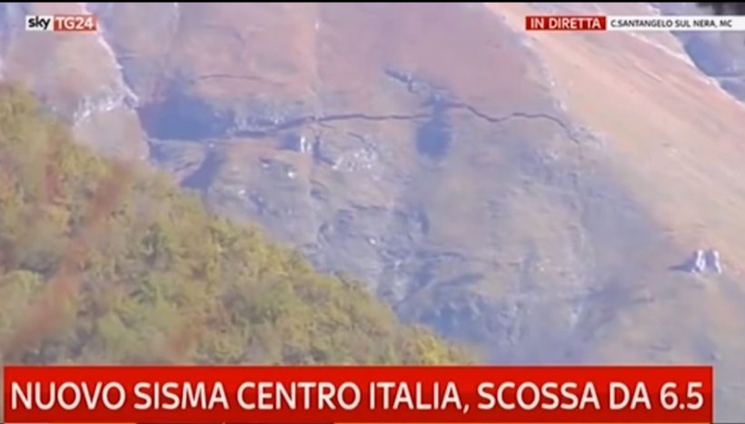VIDEO incredibil din Italia: Gaură uriașă într-un munte, în urma cutremurului