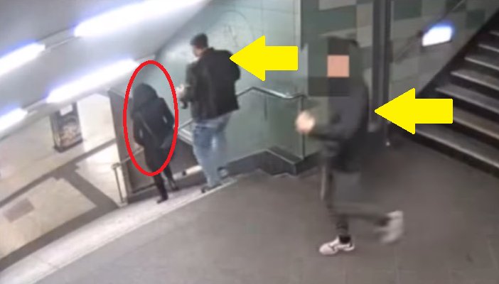 Momente terifiante la metrou. Ce i-au făcut acești bărbați tinerei care cobora liniștită scările - VIDEO 