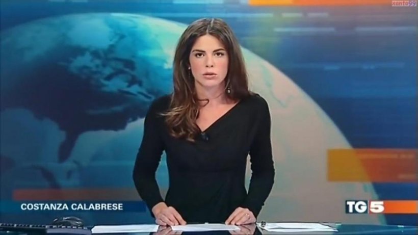 O cunoscută prezentatoare TV, gafă uriașă în direct. A uitat că pupitrul știrilor este transparent și...