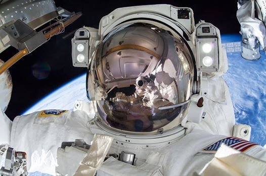 Ieșire în spațiu a doi astronauți americani de pe ISS pentru lucrări de modernizare a sistemului electric  - VIDEO