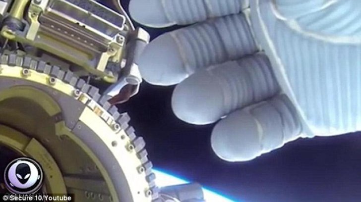 Cum ar fi încercat un astronaut să ascundă dovada unei vizite a extratereștrilor. Clipul a devenit viral - VIDEO 