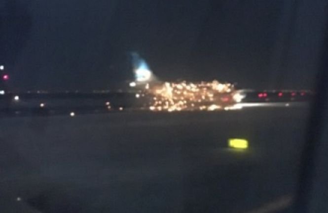 Motorul unui avion a explodat pe pistă, la New York, exact înainte de decolare - VIDEO