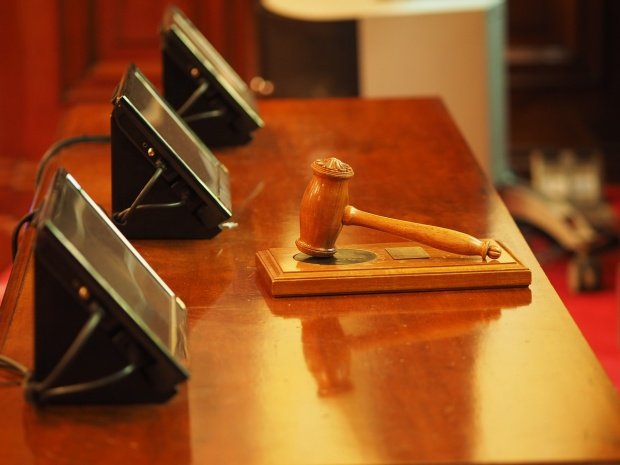 Judecătorii contraatacă în scandalul referitor la legea răspunderii magistraţilor