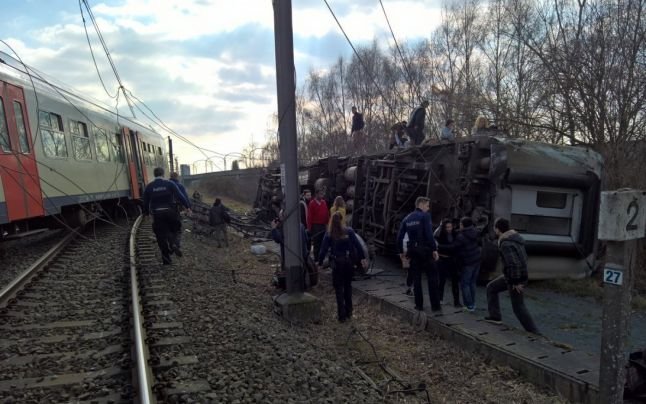 Grav accident feroviar în Belgia. Un tren de pasageri a deraiat